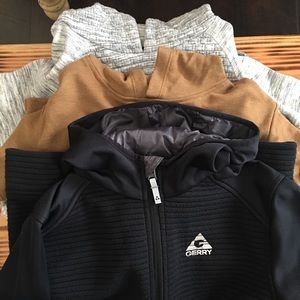 Boys 7 piece lot of tops and hoodies. Size 8-10.